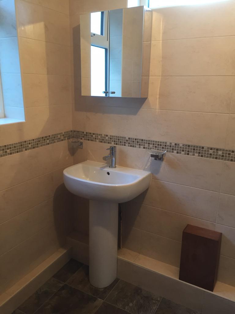 flintshire_home's tweet photo. Bathroom looking good supplied by @Huwsgrayflint 👍🏻 http://t.co/sDQZm8XbUW