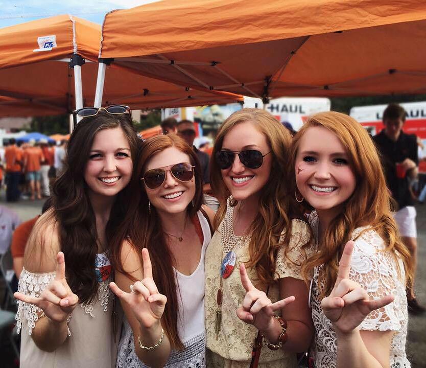 TexasADPi's tweet photo. Ready to cheer on the Horns this weekend in Dallas! π #TexasADPi http://t.co/lUhfI3NZzd