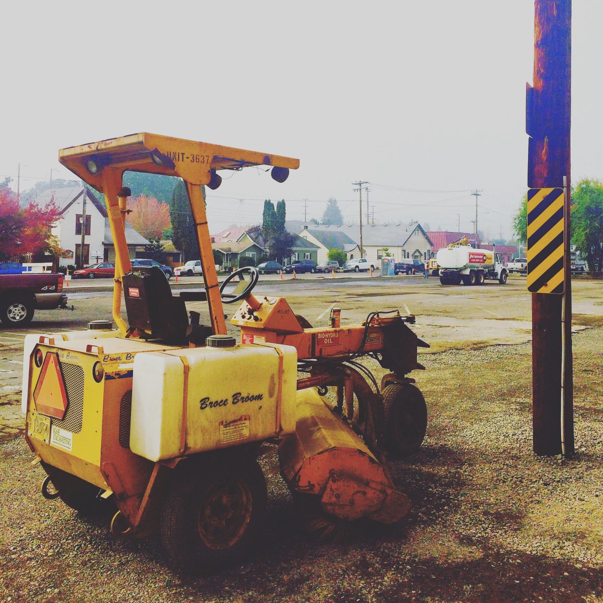 artelements's tweet image. Great news, the pot-holed parking lot is getting re-paved, but parking is limited around the gallery.