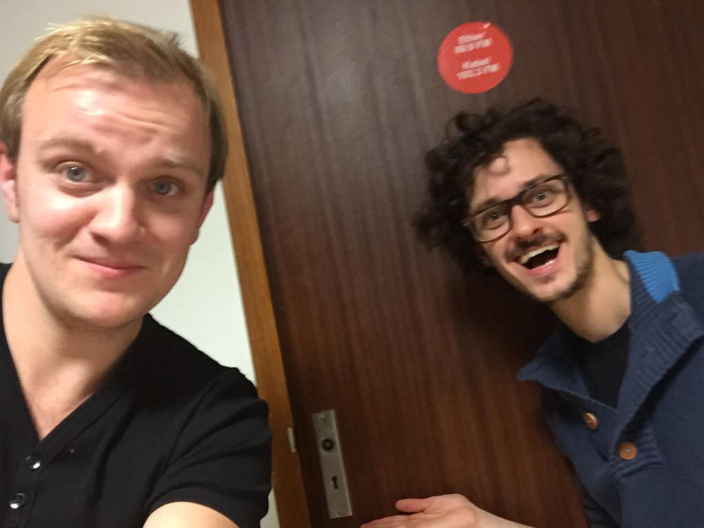 Schuitje's tweet photo. Oops ik gooide de deur dicht vd @Haarlem105 studio #help #waarisdedeurklink #lockedup met @juliendom juliendom http://t.co/8jZNkTsSvH