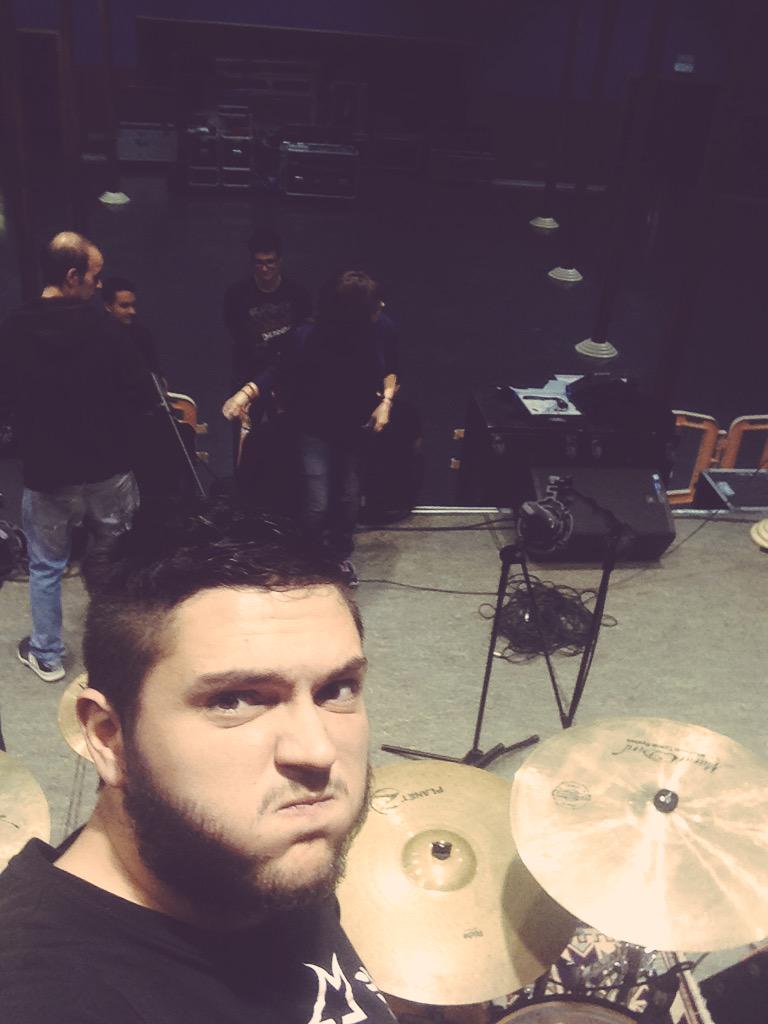 picot_drummer's tweet photo. Prova de so a punt de començar!! Esta nit els kontaminació a Cullera!! De ruta per la Safor!#Giraculturaviva#seguim! http://t.co/tFmf6tEsDA