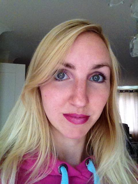 OutontheLASHES's tweet photo. Trying out the ombré lip trend! 😍 using youniques moodstruck precision pencils in pristine and pompous 😍😁 http://t.co/8JJUIsuPvX