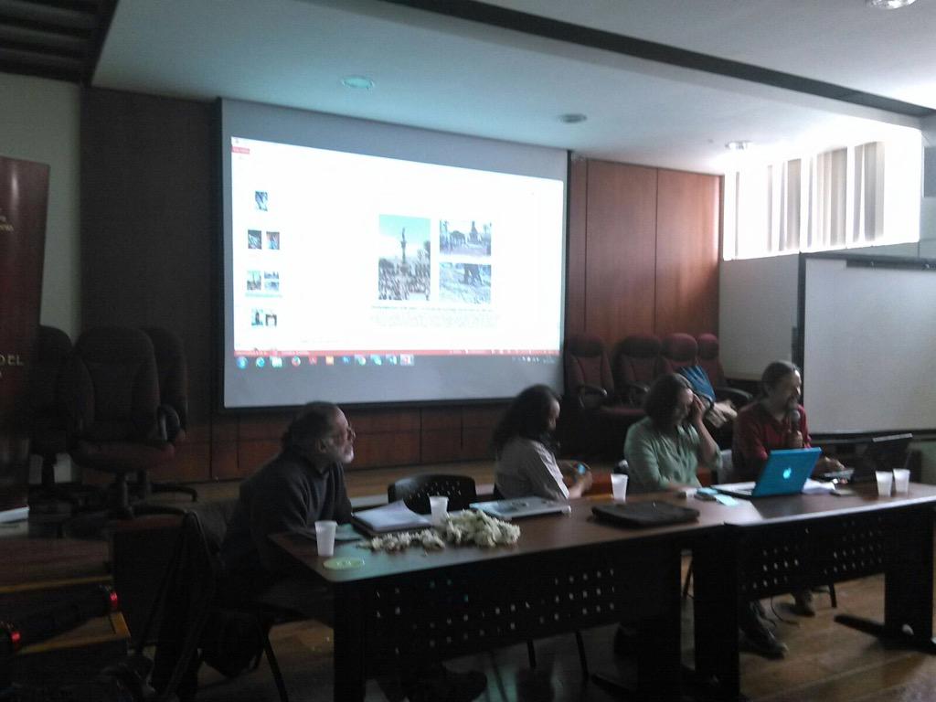 estoestodo_'s tweet photo. #FAAC2015 Mesa redonda "los colectivos y las redes" en la U. De Cuenca. @faac_2015 http://t.co/2rMRru2HOr