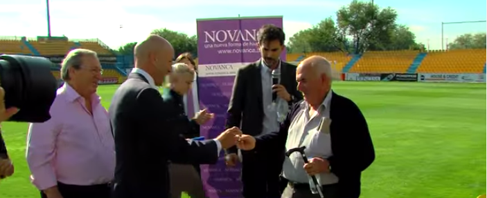 AD_Alcorcon's tweet photo. VIDEO | Así fue nuestra jornada matutina de homenaje a nuestros mayores #SemanaDelMayor 
https://t.co/jsdW5EiYZK http://t.co/K9mBrDkRCK