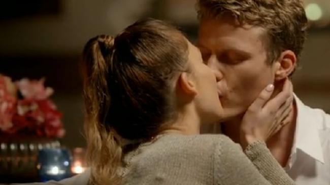 swoon - The Bachelorette Australia - Richie Strahan *Sleuthing Spoilers*  - Page 27 CQ0hx18WgAEqkbc