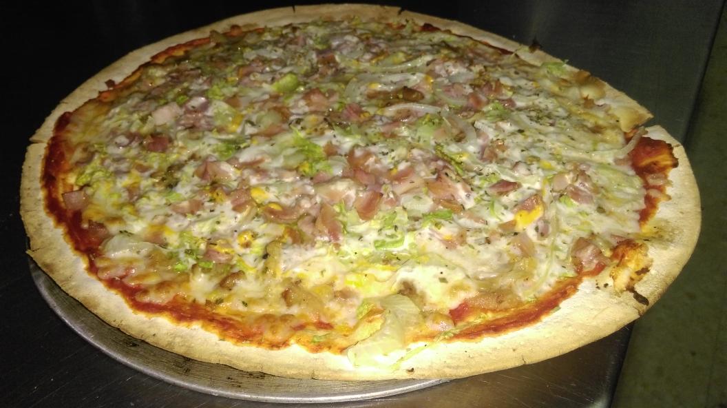 Disfruten d nuestra nueva Pizza Especial Kebab: tomate,mozarella,lechuga,carne de kebab,cebolla,bacon y salsas kebab