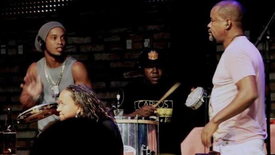 INSÓLITO | La profesión a la que podría dedicarse Ronaldinho tras dejar fútbol bit.ly/1LkuNQG