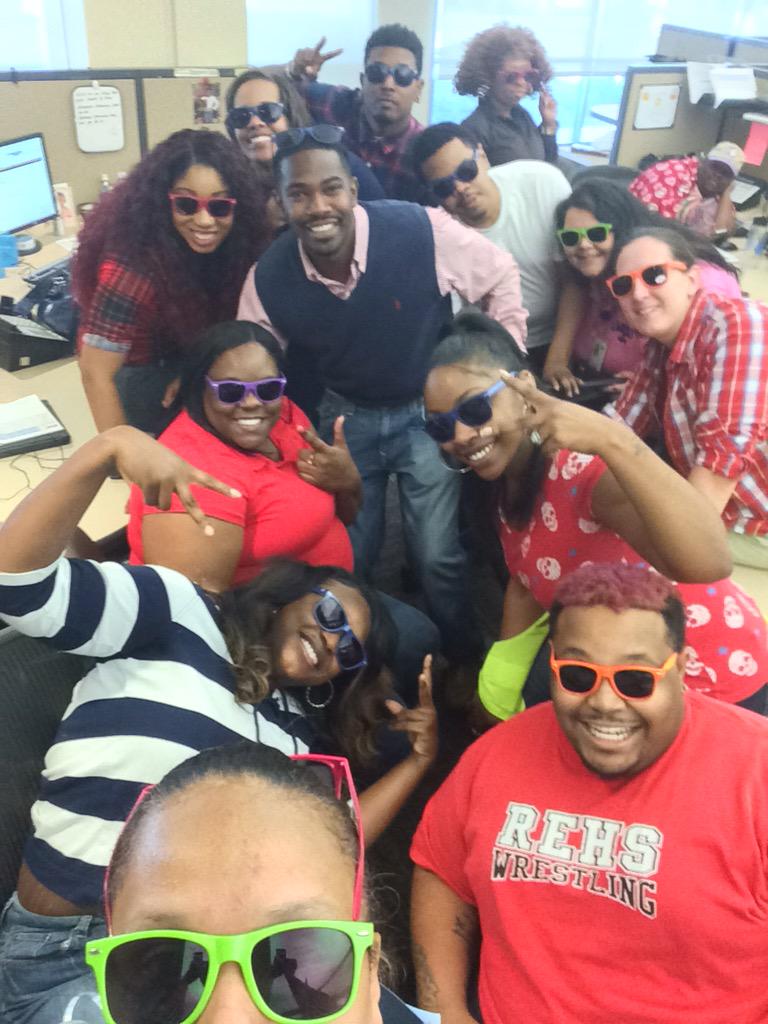 teejaymemteam's tweet photo. Lo's Tech Pros with our wonderful AM D Payne! #CustomerServiceWeek #wewearredonthursday @mrklass05 @Memphis_CC http://t.co/dfB34HuTj1