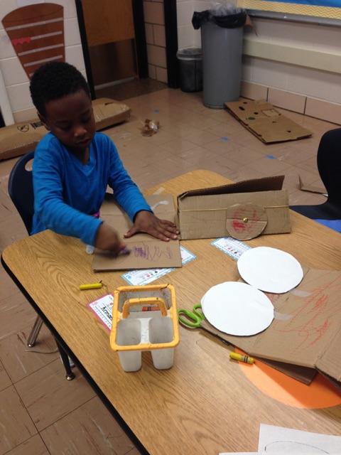 MsWrightsRoom's tweet photo. Kindergarten Engineers working hard. #TILTONSTEM #TiltonCardboard #CardboardChallenge http://t.co/p0epWKBUqh