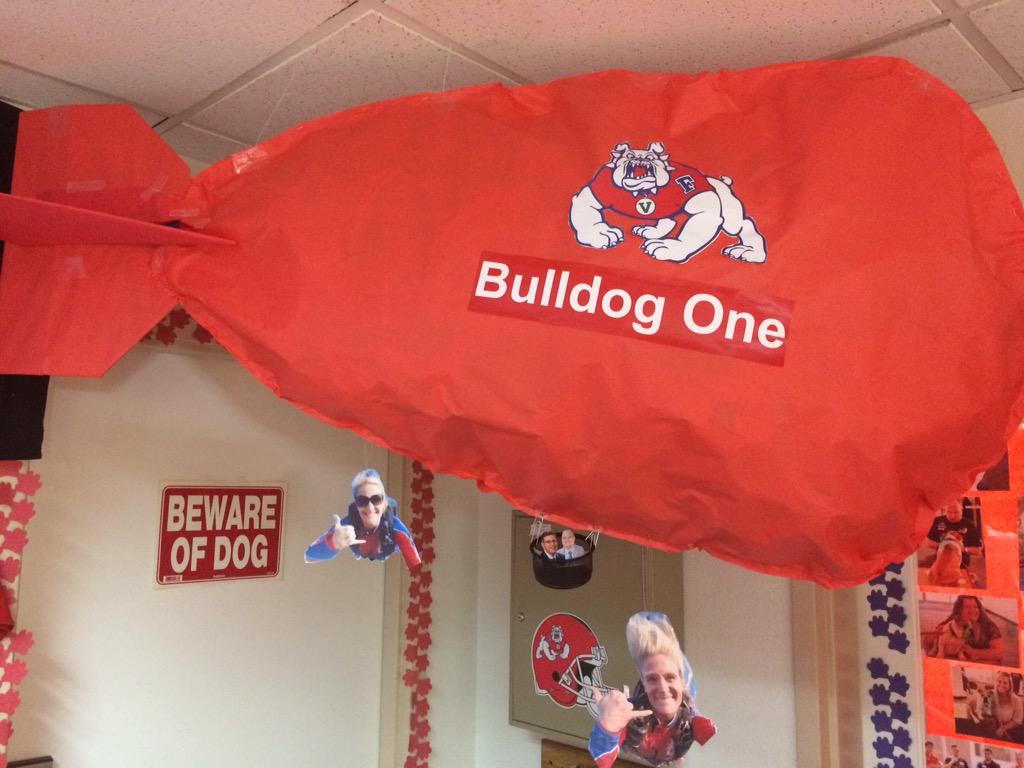 Tanis1987's tweet photo. @JosephICastro we have incorporated you and @LamasVPSA into our homecoming decor, stop by university courtyard!! http://t.co/uwJFqRhb9T