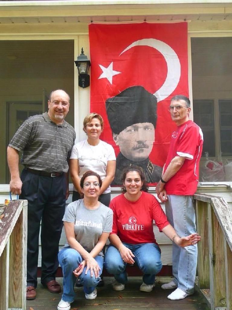 2015 Nobel Kimya Ödülünü kazanan Türk Bilim adamı Prof. Aziz Sancar'la millet olarak büyük gurur duyduk.