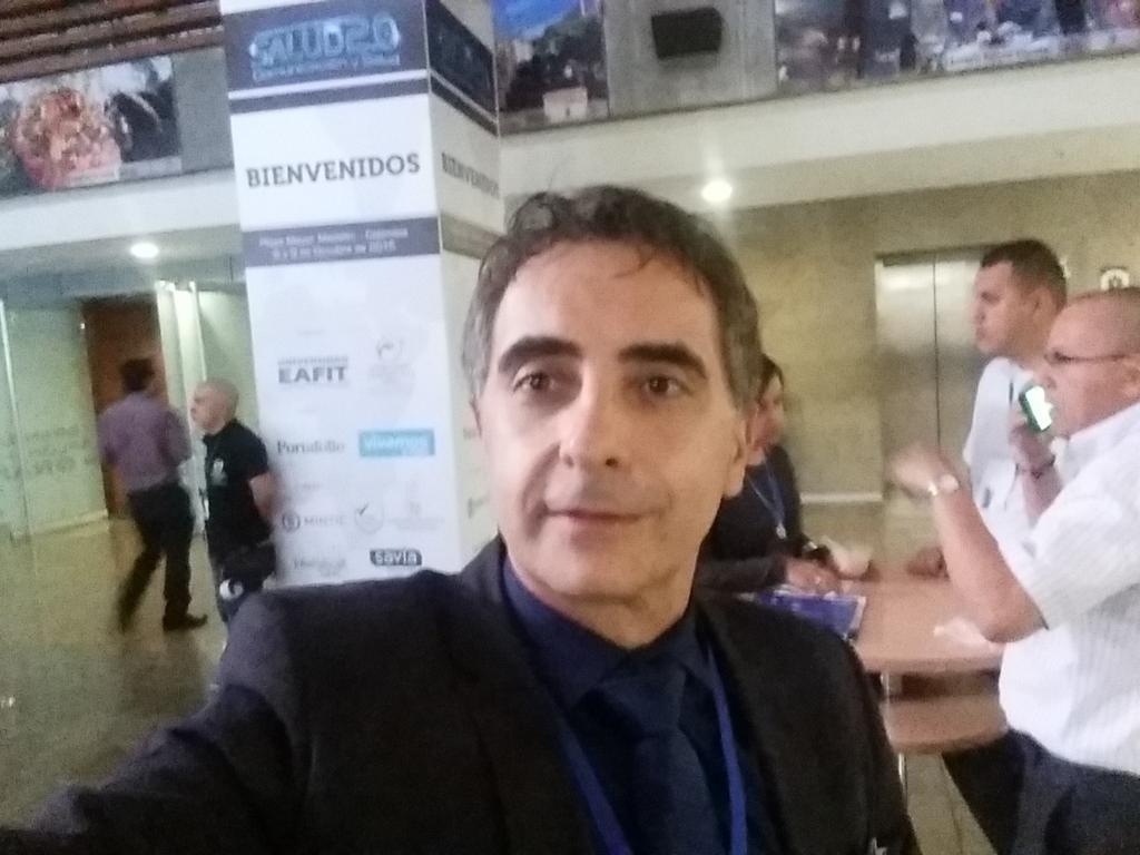 Ya estoy en el #congresosalud20 en Medellín para hablar de comunicación en salud y #esalud