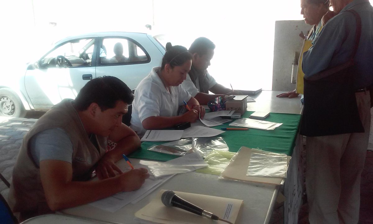Idalid08111983's tweet photo. Entrega de apoyos en el municipios e metztitlan @ernestopineda51 @Onesimo_Serrano http://t.co/mxXpy60gpj