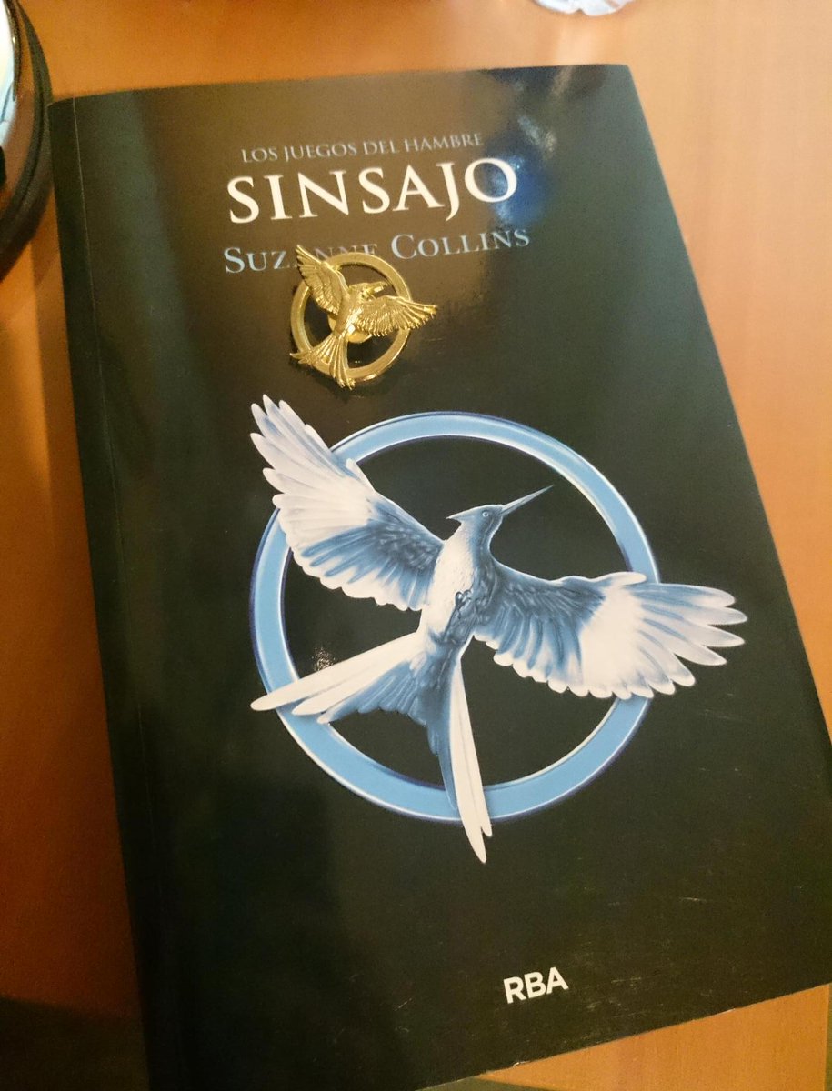 sergio_rocaa's tweet photo. Pues a volver a leer este fantástico libro 😍😊 #MockingjayPart2 #Mockingjay #MockingjayFinalTrailer http://t.co/fonw0JC2re