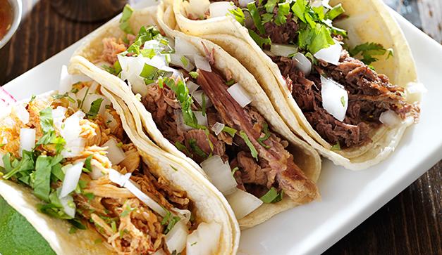 ChilangoCom's tweet photo. Tortillas + guisados + frijolitos+ arroz = tacos de guisado imperdibles http://t.co/jN67sNTIVx http://t.co/pPRbXxNLcc