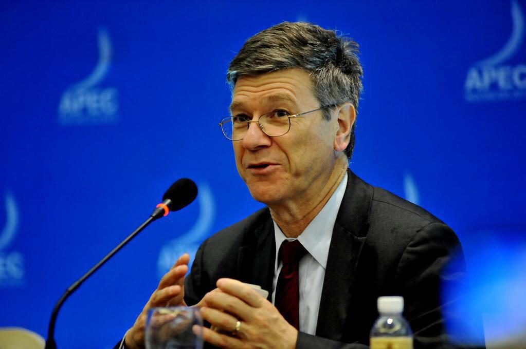 UNFCCC's tweet photo. #CleanEnergy is the moonshot of our generation, says renowned economist @JeffDSachs http://t.co/tY1FcLuFEL #COP21 http://t.co/cZjYXXKUc7