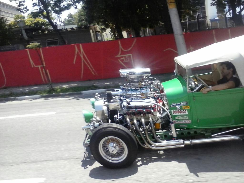 rafinhavega's tweet photo. Enquanto isso na marginal Tietê...
#hotroads http://t.co/egxWZbu4yA