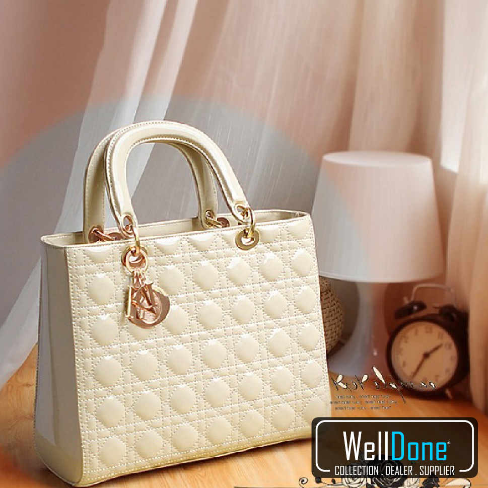 WDWellDone's tweet image. Code : WD0016SW
Colour : Black,Beige
Material : Glossy Kulit PU
Size: H21xL24xD9cm
Weight: 500grams
Price: IDR157.000