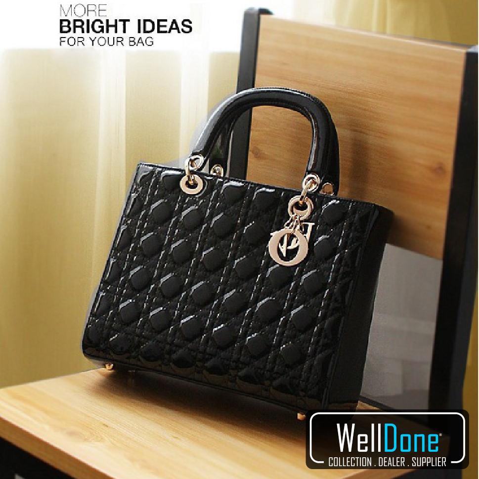 WDWellDone's tweet image. Code : WD0016SW
Colour : Black,Beige
Material : Glossy Kulit PU
Size: H21xL24xD9cm
Weight: 500grams
Price: IDR157.000