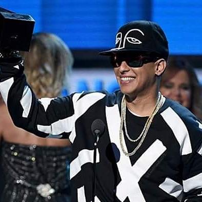 lidia_1711's tweet photo. Felicidades mi amor te lo mereces @daddy_yankee #SomosDymfcEcuador @DYMFC_ECUADOR  siempre Ready http://t.co/sN5Ih2FBqU