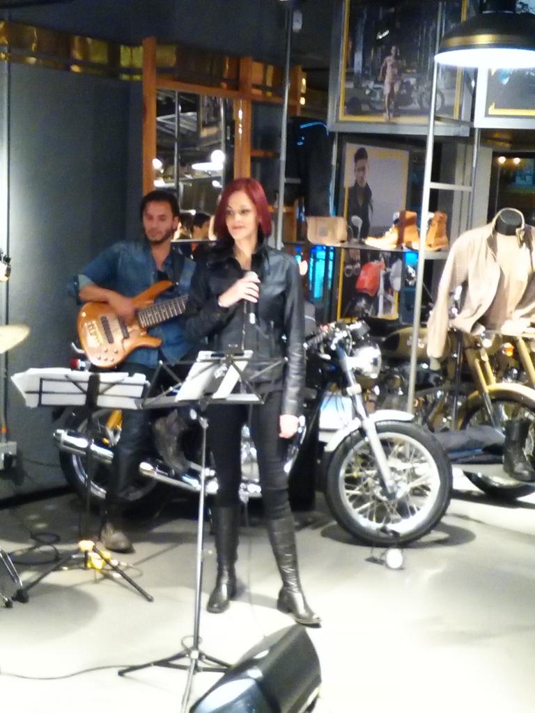 rodryjs2011's tweet image. Nuestra Tatiana Janer en lconcierto de jazz en Royal Enfield Bogota, sencillamente maravillosa