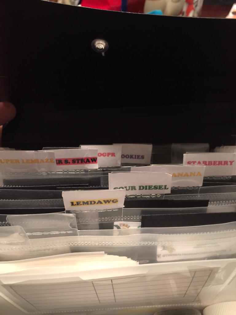 VicVndor's tweet photo. #Terp #locker #follow me on Ig @vegasvicmoon #real #player #kusk #life http://t.co/2cA4rIKvWo