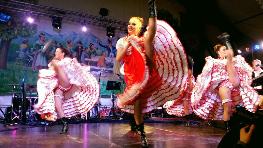 ludovic_marin's tweet photo. #instantané #frenchcancan endiablé pour la 1ère #oktoberfest à #Paris #Oktoberfest2015 #cartepostale @PaulanerMx http://t.co/fZcWafVXti