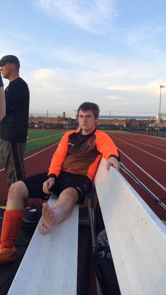 HSHS_Futbol's tweet photo. Chris looking good on the sideline hope for the best http://t.co/NlawBMCCJa