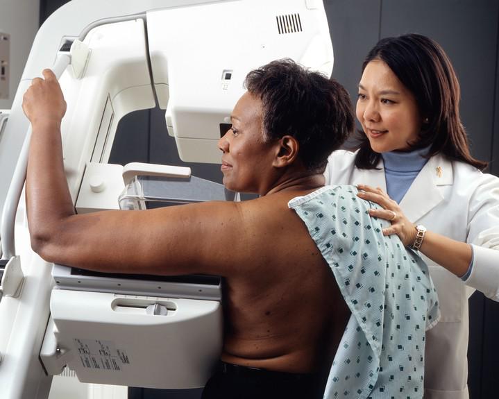 CDC_Cancer's tweet image. Mammograms can find #BreastCancer up to 3 years before it can be felt go.usa.gov/3Jqu3 (Photo courtesy NCI)