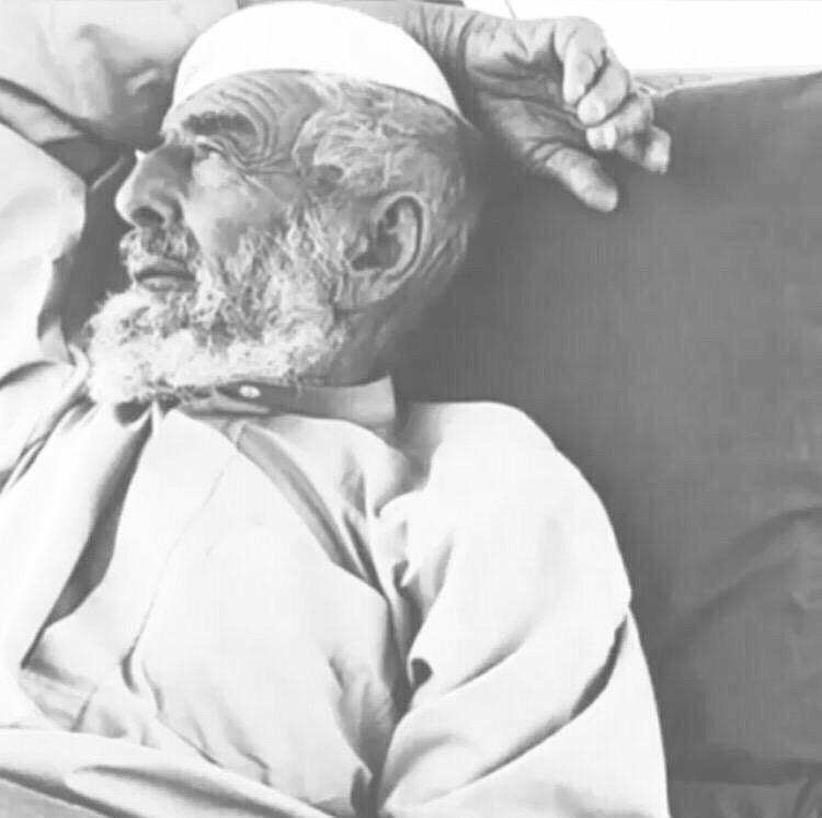 وجه البحر راحة ومقفاه غـــــدار
        يشبة وصايف ناس كنت أعرفها

#شطر