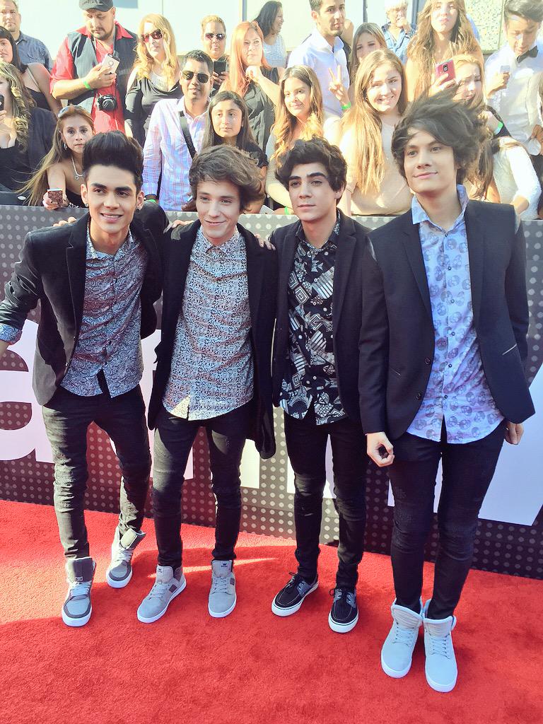 AMAs's tweet photo. *SWOON* 😍😍😍😍 @somosCD9 has just arrived on the #LatinAMAs red carpet! #LAMAsCD9 http://t.co/jsYa7RziQa