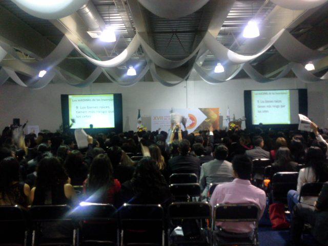 IMEFU_UNAMFCA's tweet photo. Los mitOINKs de la inversión hacen que el publico participe en #InvierteDF @sofimaciasl http://t.co/rFz1gxYjxH