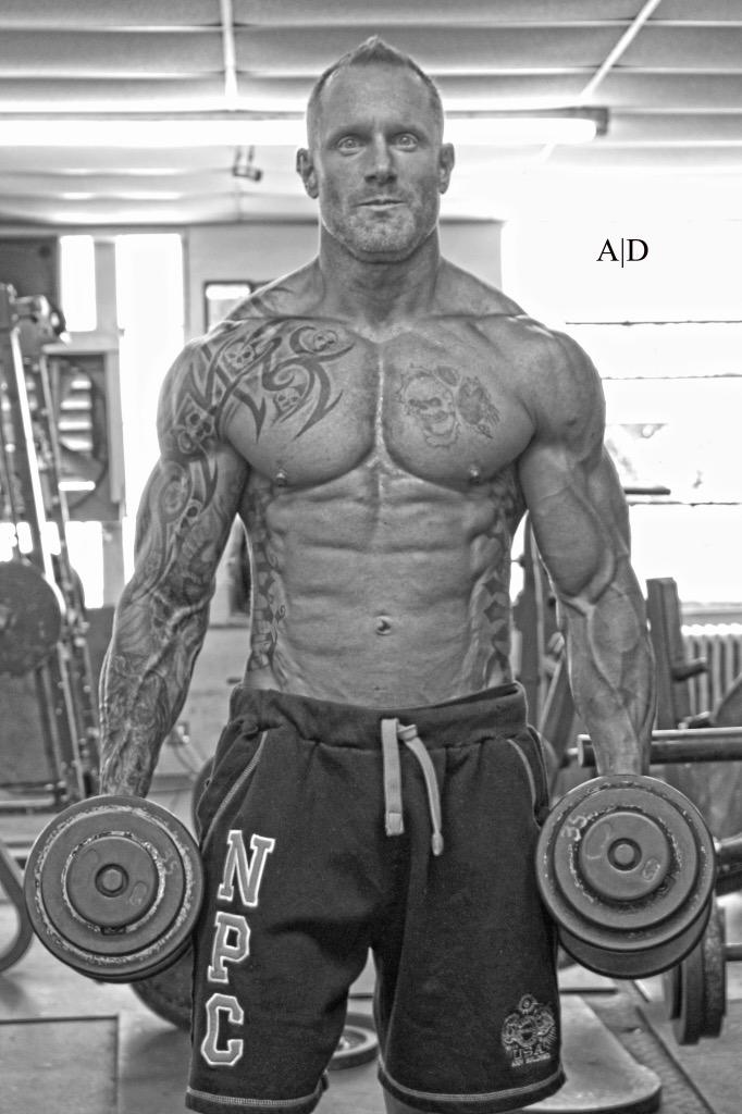 Chrismarsh26's tweet photo. #teamcjblake  #photoshoot #npc #physique  #shredded #mensphysique #massmonster #bodybuilding #Npccompetitor http://t.co/wkAdMWDr1X