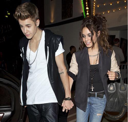 Perezjbff's tweet photo. THE BIEBERS ARE OUT ON A DATE AND THEY LOOK FLY http://t.co/h6VVLWFyFo