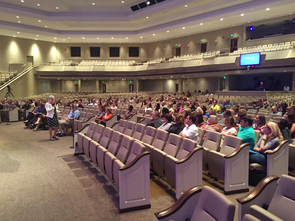 HooverSchools's tweet photo. Thanks for the Community #HCSRezoning Meeting turnout from @RFBumpus @SSCES @TraceElem @HooverHighBucs families! http://t.co/fDwqb5NXTd