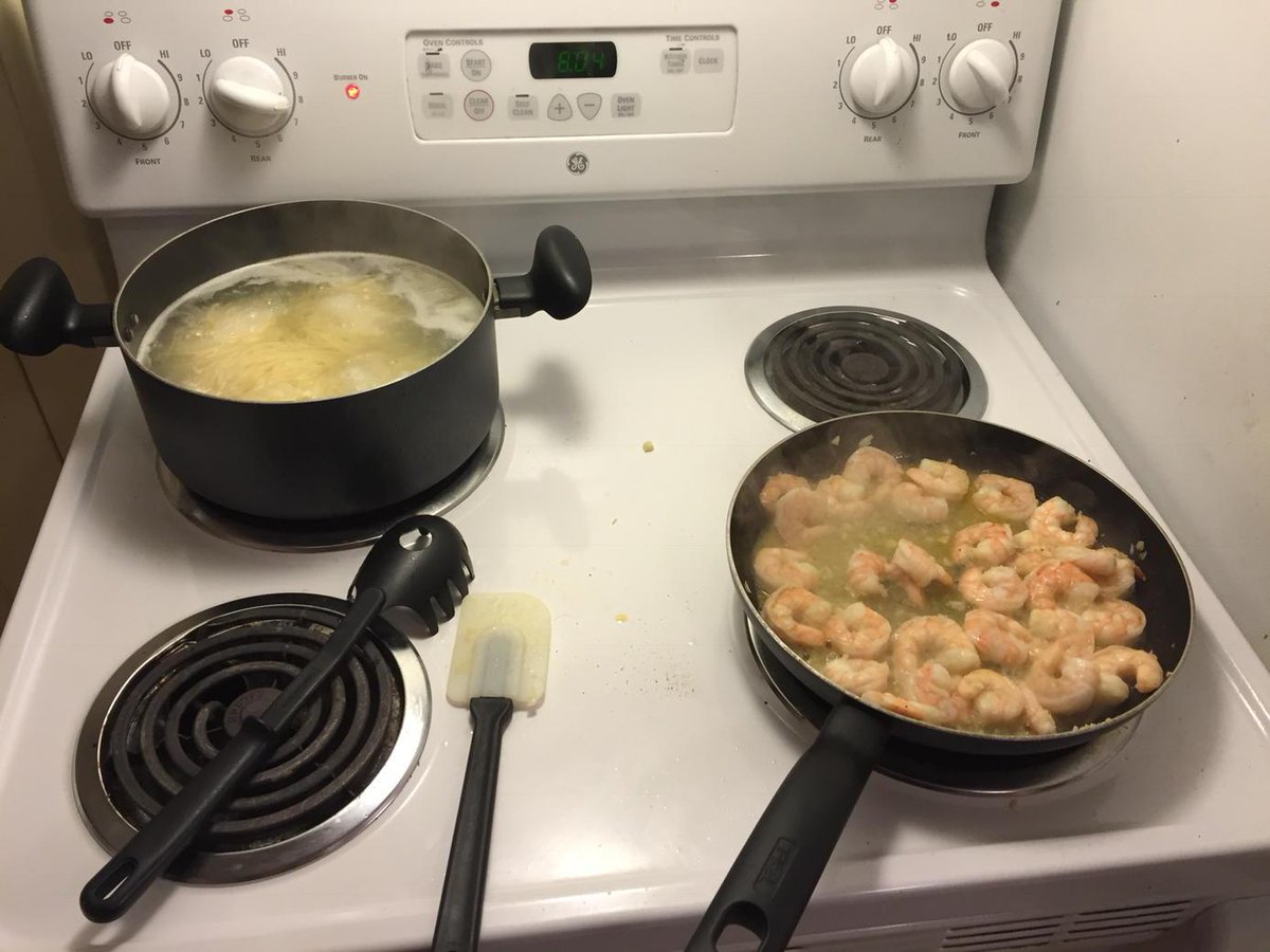 Austin_Lopez8's tweet photo. I love cooking 🍤🍴#ChefLopez http://t.co/q49qJOjD8E
