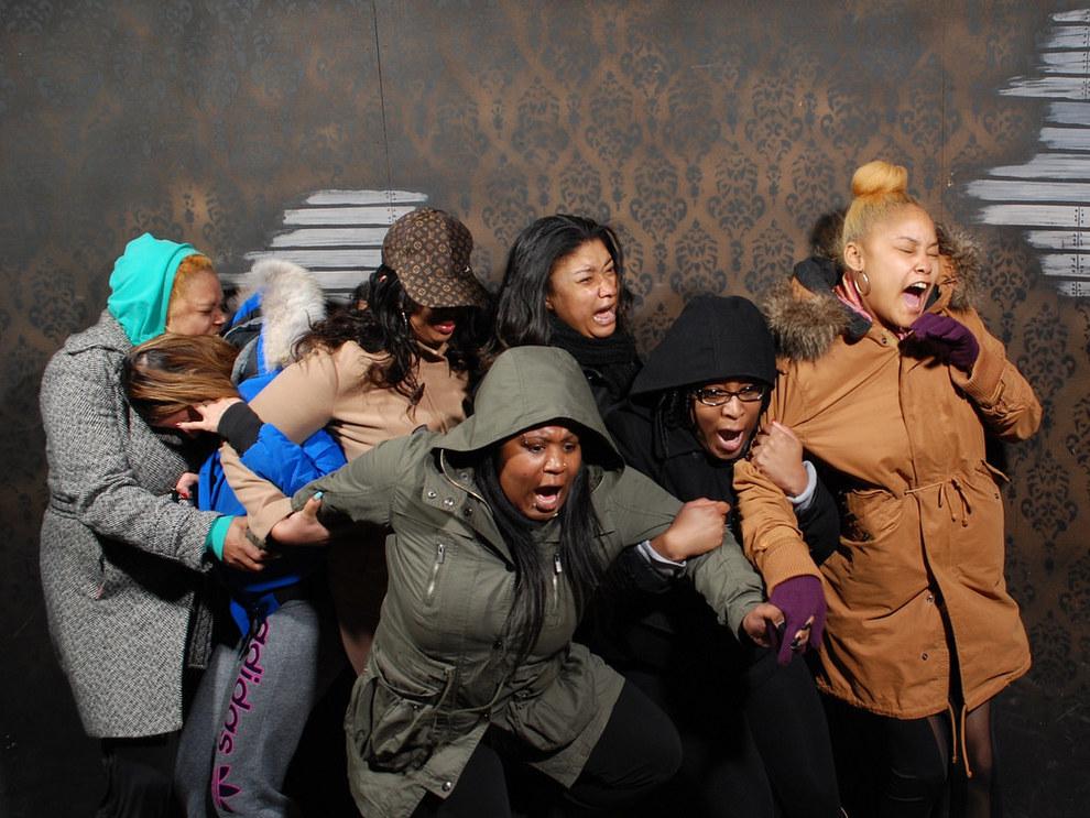 эдвард гори. жуткая фотография группы людей. человек испугался. They entered. черные пантеры организация.