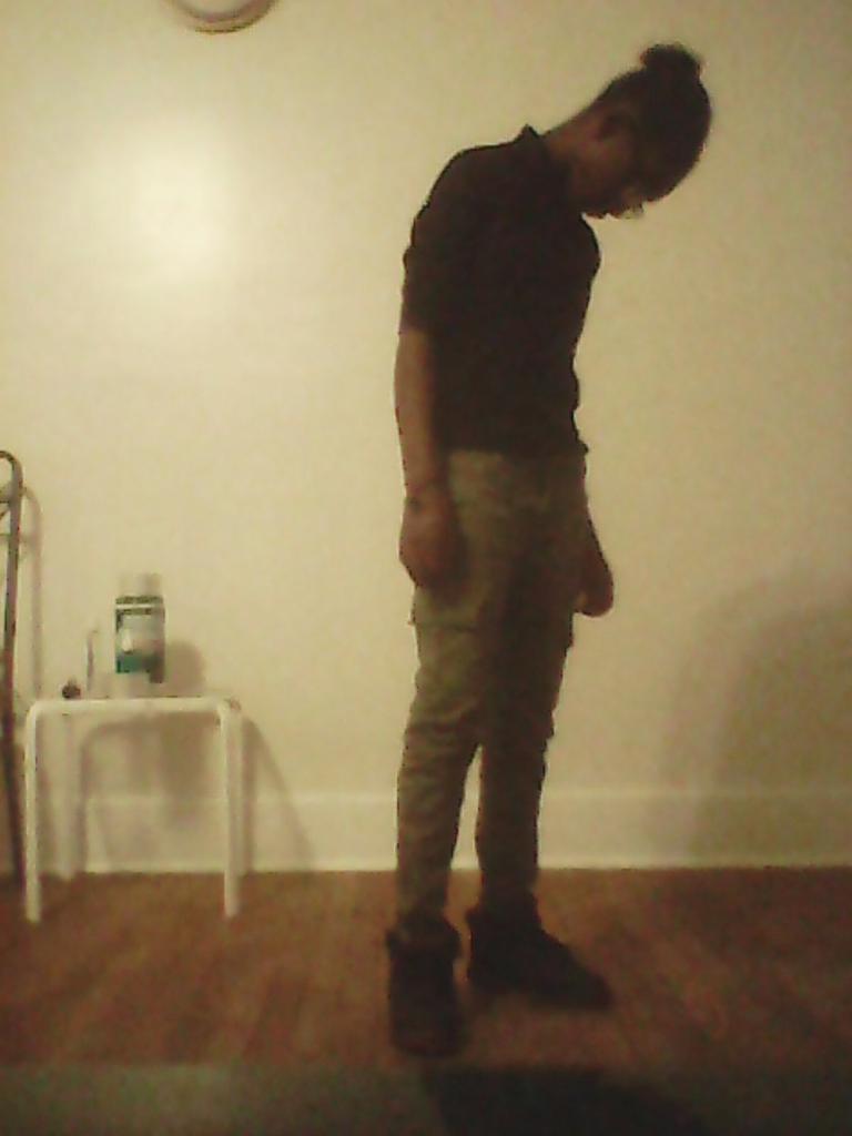 Ayoo808Anne's tweet photo. Looking tall asf ima post another one blurry😫😁 http://t.co/e9Gsk2I81G