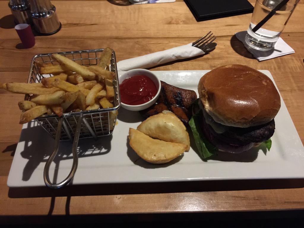 DL346's tweet photo. Holy moly, after a long 10 hour day, I'll eat ANYTHING. Blessed.... #URWhatUTwEat @UWAlexTA http://t.co/zW0CuRdPLJ