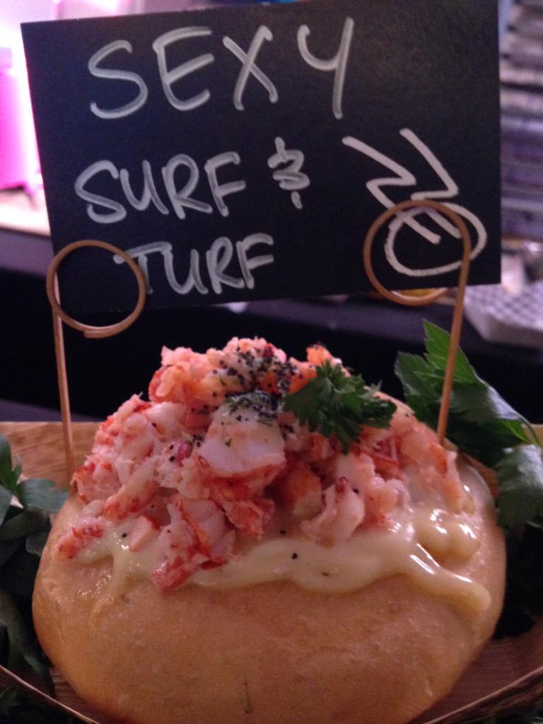 Now we know why @CdnCancerTO calls it #OktoberFEAST thanks to @HawthorneTO &amp; <a href="/HotBunzzTO/">HotBunzz</a>!