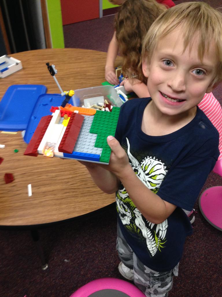 MrsSBoswell's tweet photo. Columbus TOTALLY would've had a selfie stick on his ship. #azLEARNS #makerspace #wceloveslearning #useyourimagination http://t.co/4I98QAE0P7