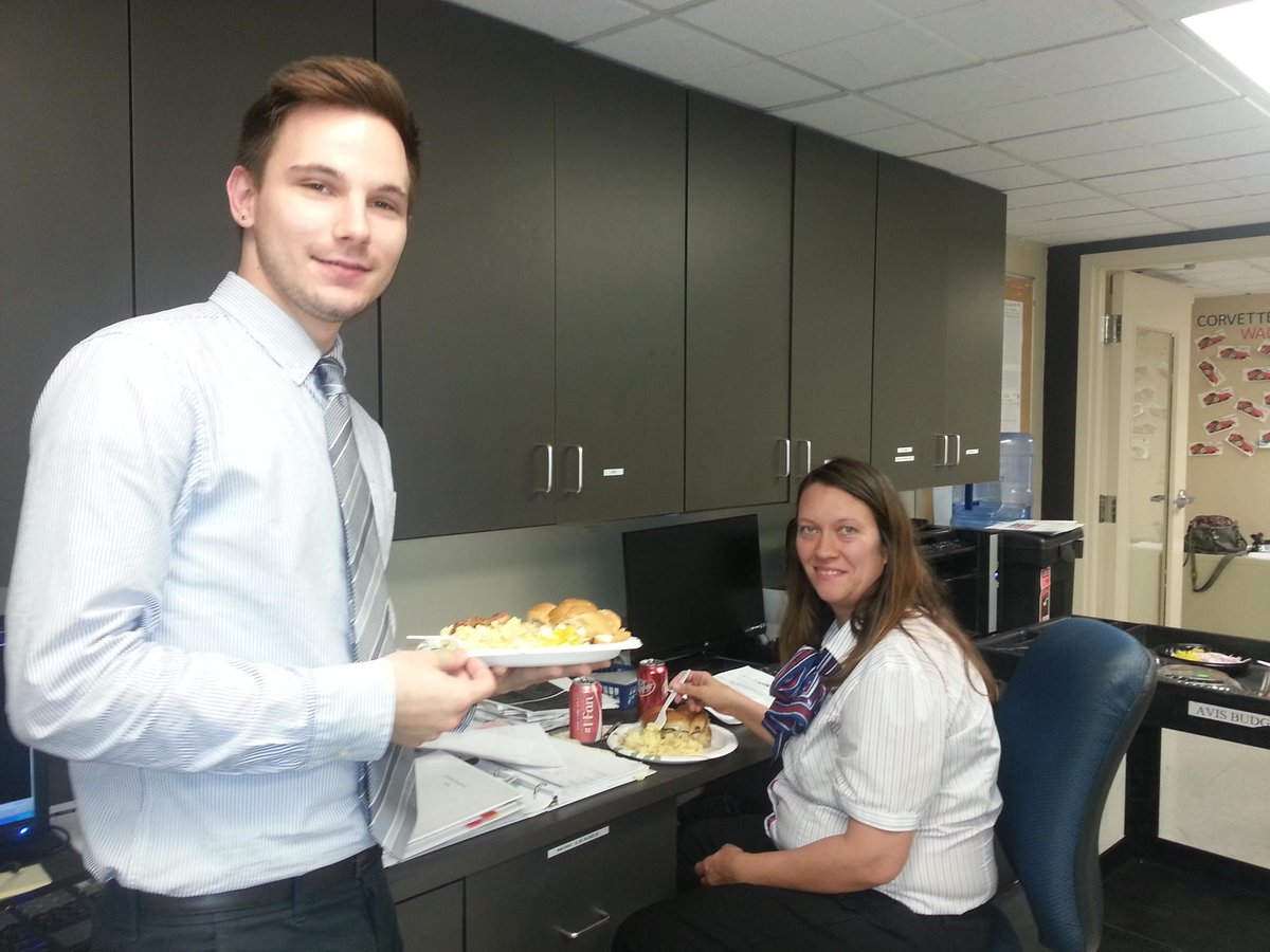 AvisBudgetBNA's tweet photo. Employee appreciation day at BNA! Thanks for all you do. @GoAvisBudget @abgCare @ABGPiedmont @ABG_SEA #abgcares http://t.co/StDLsfrJeR
