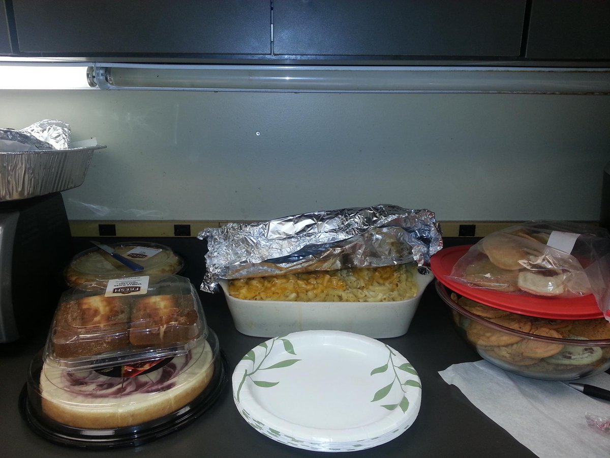 AvisBudgetBNA's tweet photo. Employee appreciation day at BNA! Thanks for all you do. @GoAvisBudget @abgCare @ABGPiedmont @ABG_SEA #abgcares http://t.co/StDLsfrJeR