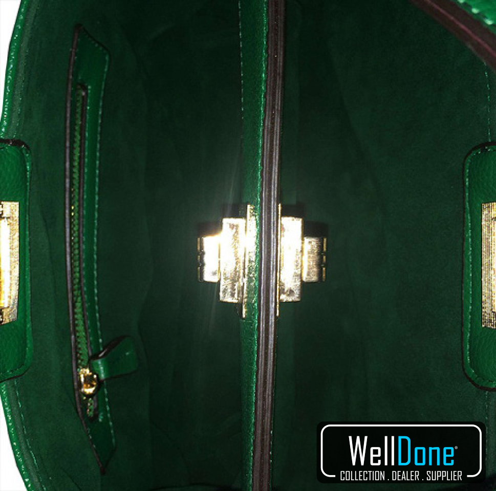 WDWellDone's tweet image. Code : WD0014SW
Colour : Black, Green
Material : Kulit PU
Size : H21xL25xD10cm
Weight : 750 grams
Price : IDR184.000