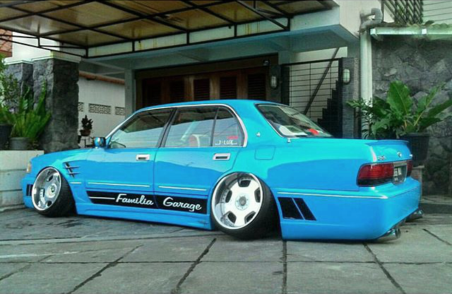 中古車ウォッチ速報 ハイヤー タクシー 覆面等を思い出す3代目jzs133型toyotaクラウン セダンをvip仕上げ ここまで仕上げられている130系クラウンセダンは なかなかいないと思う Http T Co 2xsatmdmwh