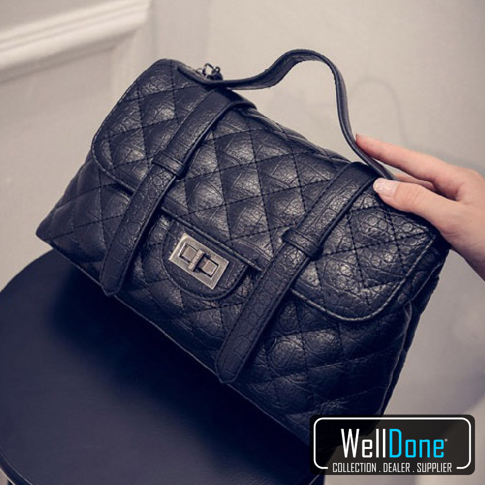 WDWellDone's tweet image. Code : WD0015SW
Colour : Black,Gold,Silver
Material : Kulit PU
Size: H17xL30xD10cm
Weight: 650grams
Price: IDR161.000