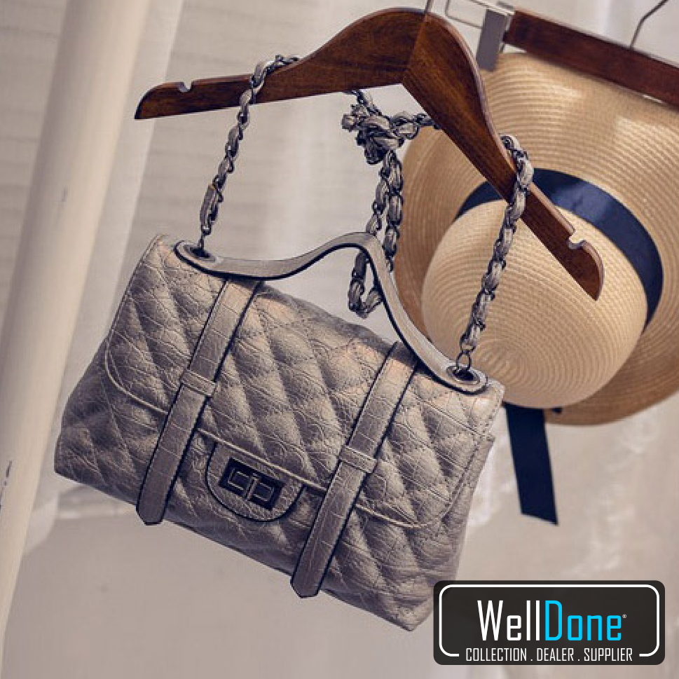 WDWellDone's tweet image. Code : WD0015SW
Colour : Black,Gold,Silver
Material : Kulit PU
Size: H17xL30xD10cm
Weight: 650grams
Price: IDR161.000