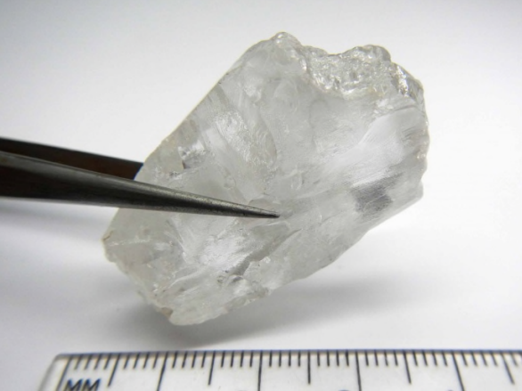 thegemhub's tweet photo. #Lucapa #Diamond Company Limited (ASX:LOM) announced the discovery of a 90.32 #carat #diamond at the Lulo project. http://t.co/ThtJL1Y8fF