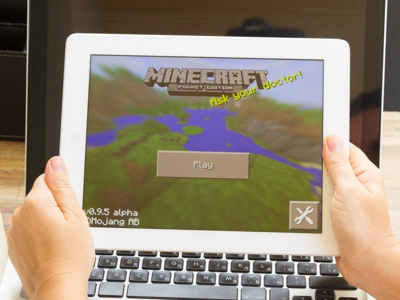 asfiyahussain's tweet photo. Kids should play Minecraft in school β UCC professor #GB200 #Boole2School #EMCer http://t.co/mAoXDYWRC4 http://t.co/oBvMnryVU1
