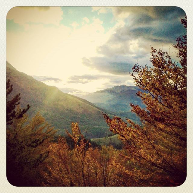 ERTourism's tweet photo. Dawn on #ReggioEmilia's #Apennines: goodmorning from #Collagna http://t.co/fxVL4c7oV2 Instagram by beneventialberto http://t.co/uQvEp5YG62